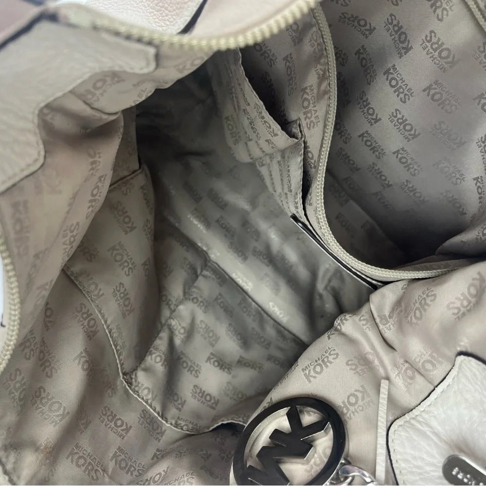 Micheal Kors cream leather shoulder bag w/crossbody strap